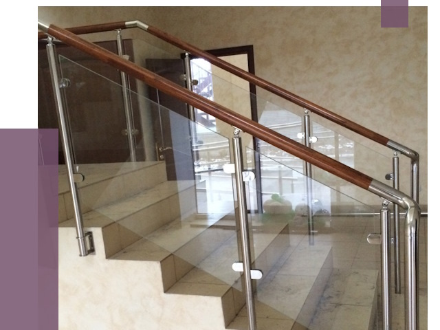 Комбинированные перила из металла и дерева в Брянске