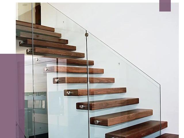 Стеклянные перила для лестницы в Брянске от 15589 руб.