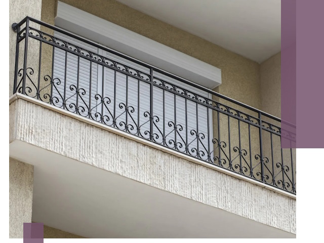 Балконные ограждения из металла и стекла в Брянске для домов