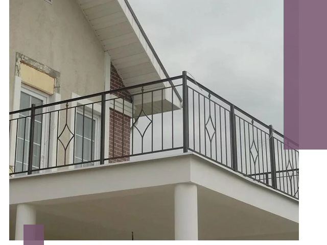 Изготовление балконных ограждений в Брянске из металла и стекла