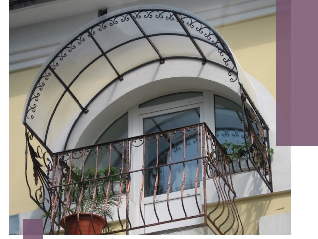 Козырьки над балконом в Брянске — изготовление и монтаж