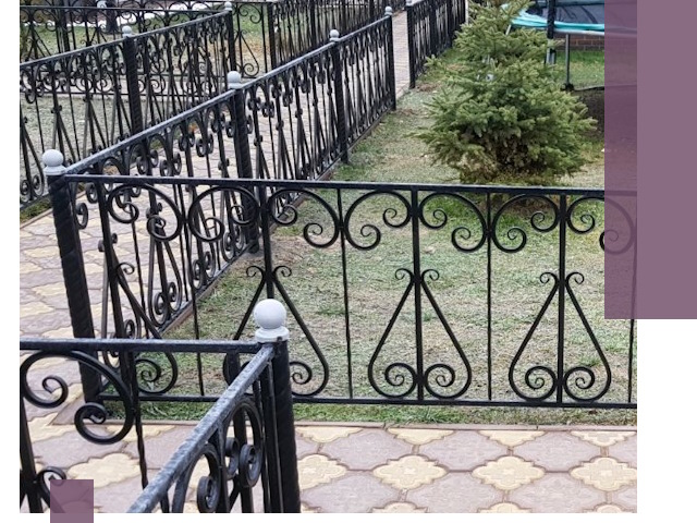 Кованые газонные ограждения под ключ в Брянске